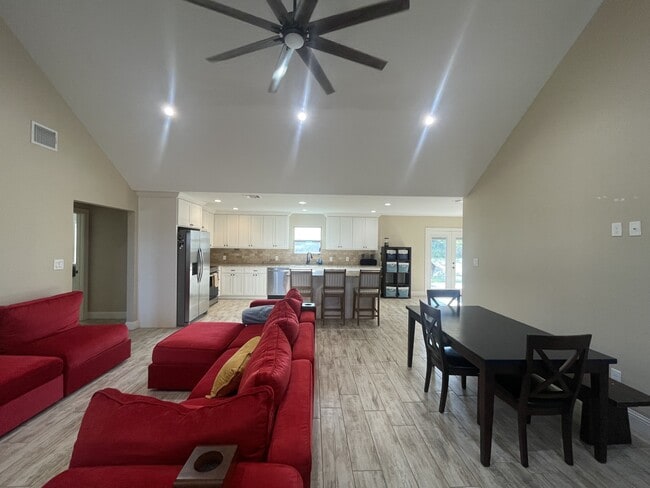 Building Photo - 2750 Cabaniss Ln