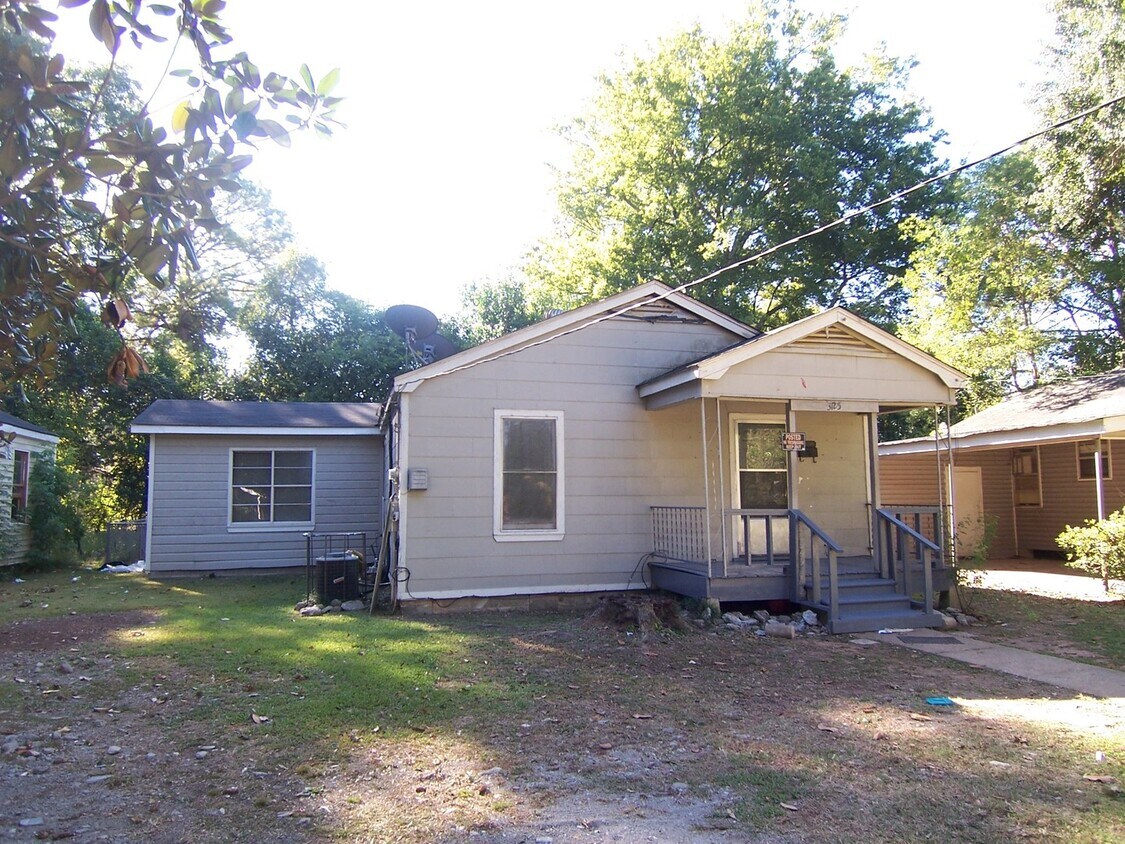 Primary Photo - 3125 Laurel - Alexandria off Texas Ave.