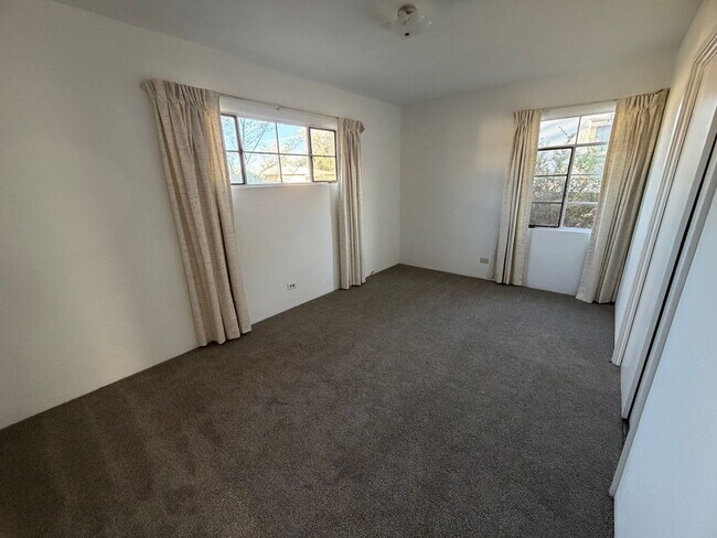 Foto del edificio - 3 Bedroom Home w/Large Backyard