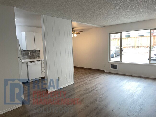 Building Photo - 4040 SE Holgate Blvd