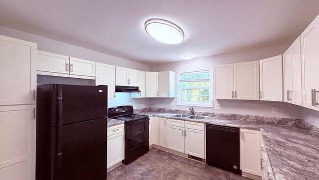 Building Photo - Venetian Hills Hidden Gem! 3 Bed - 2 Bath Near Fort McPherson, Available NOW!