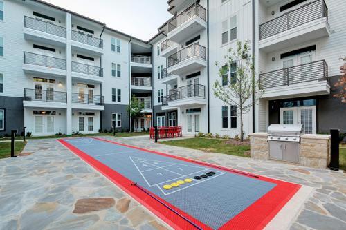 Building Photo - OMG totally awsome 2 BR.