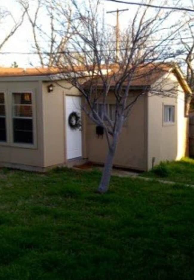 Rear Cottage, For Rent - 3229 Odessa Ave