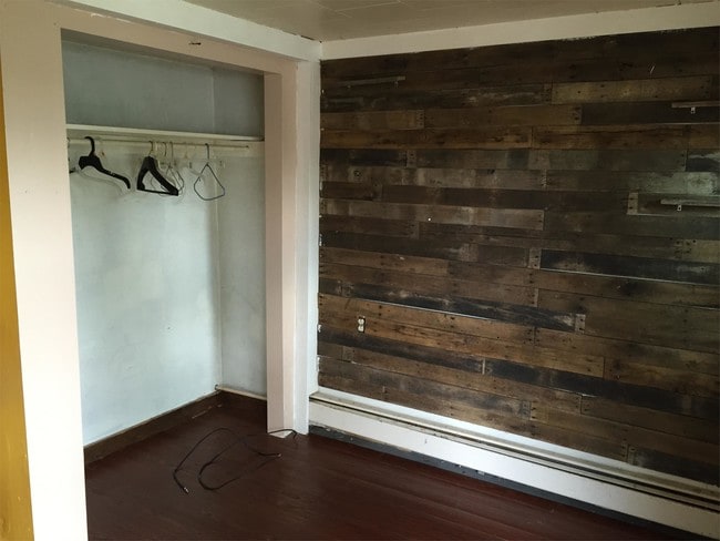 Building Photo - 79 Shoreland Cir