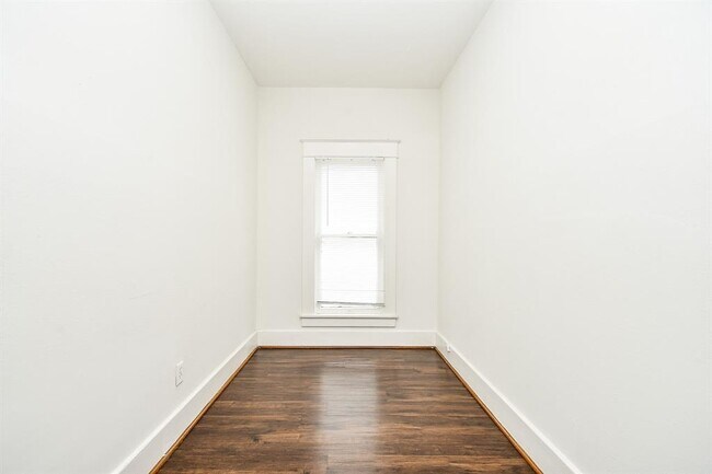 Building Photo - 4414 Mt Vernon St