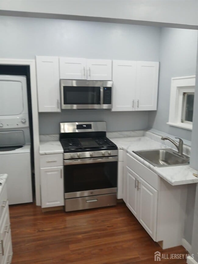 Foto del edificio - 51 Poe Ave