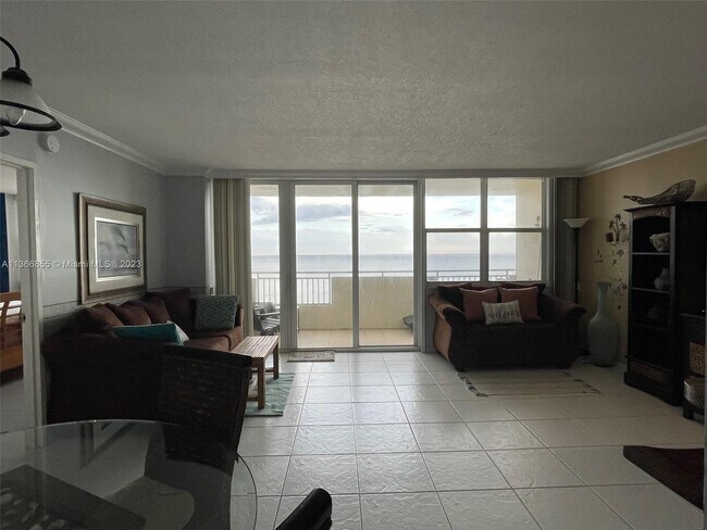 Foto del edificio - 3180 S Ocean Dr