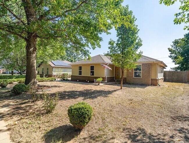 Building Photo - 1326 Tradition Ave