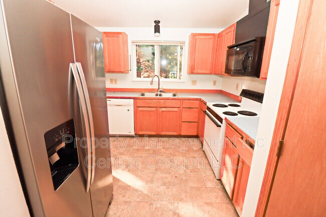 Foto del edificio - 3074 NE Tahoe Ct