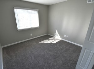 Building Photo - Woodbury Gardens Apartments & Townhomes