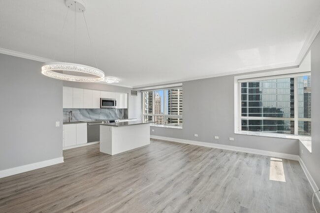 Building Photo - 512 N McClurg Ct