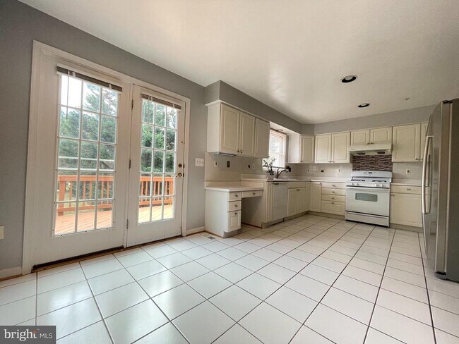 Building Photo - 10136 Treble Ct