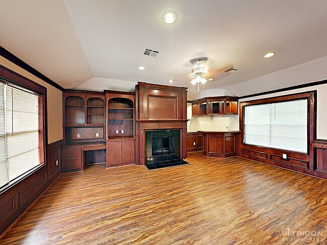 Foto del edificio - 6031 Crooked Post Rd