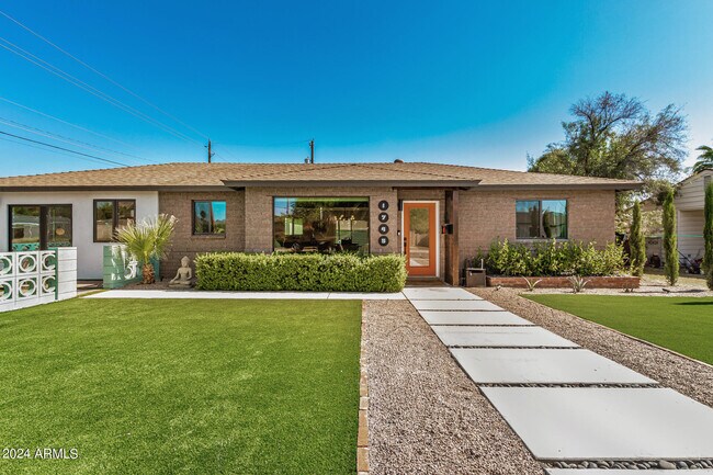 Building Photo - 1745 E San Juan Ave