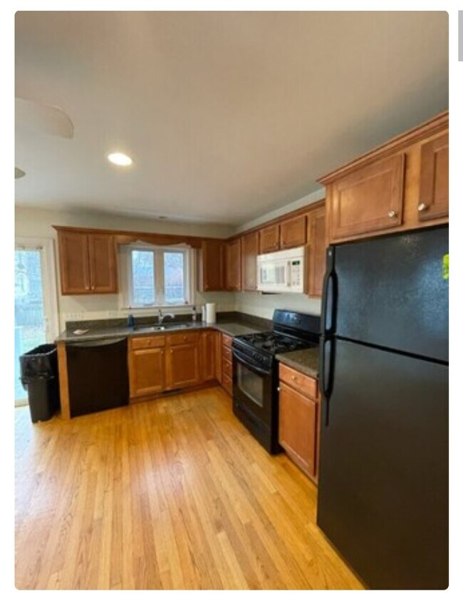 Building Photo - 50 Ashmont St