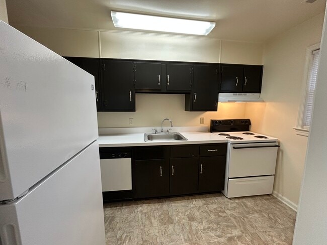 Building Photo - Princeton Circle West Apartments