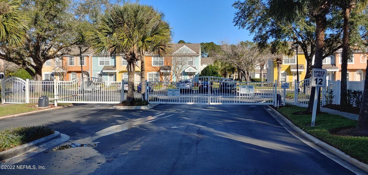 12311 Kensington Lakes Dr Unit 1605, Jacksonville, FL 32246 Condo for