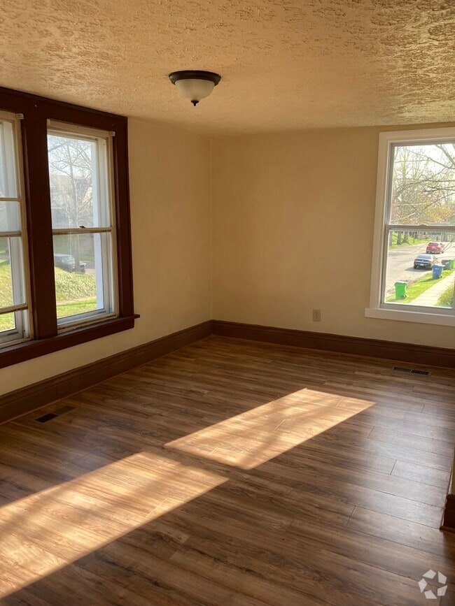 Fourth Street Historic District Apartments for Rent with Hardwood