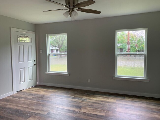 Foto del edificio - 2 br, 1 bath House - 610 Caddo Street