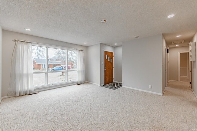 Building Photo - 724 E Lincoln Ave