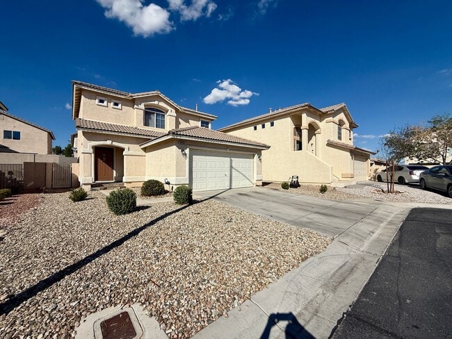Building Photo - 3 Bedrooms | 2.5 Bathrooms-