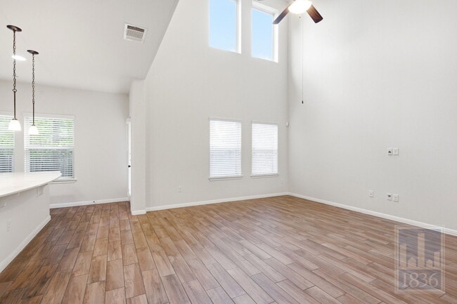 Foto del edificio - 2304 S Lakeline Blvd