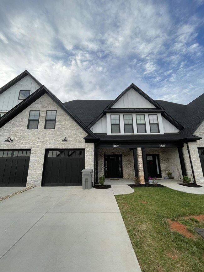 Photo - 1043 N Westyn Lp House