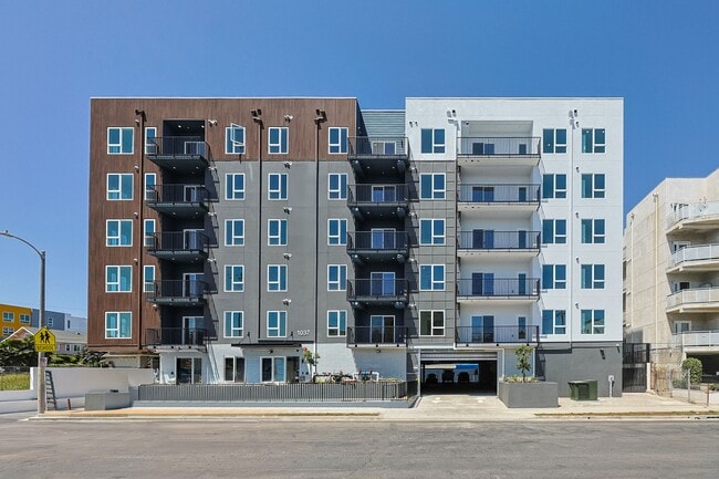 Building Photo - Orion 1037 Dewey