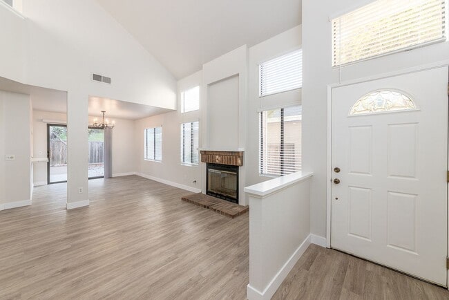 Building Photo - 6908 Quiet Cove Dr