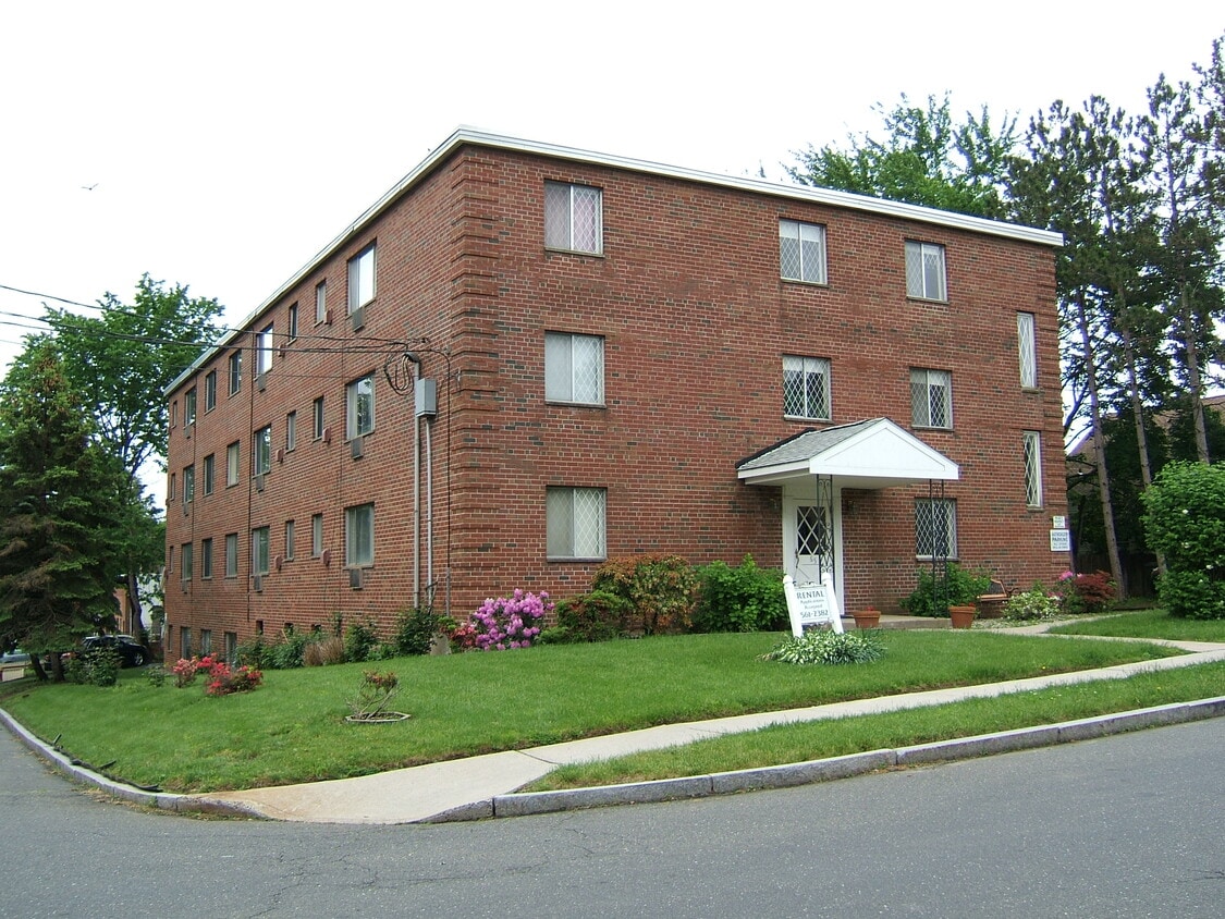 65 West Beacon Apartments - 65 W Beacon St