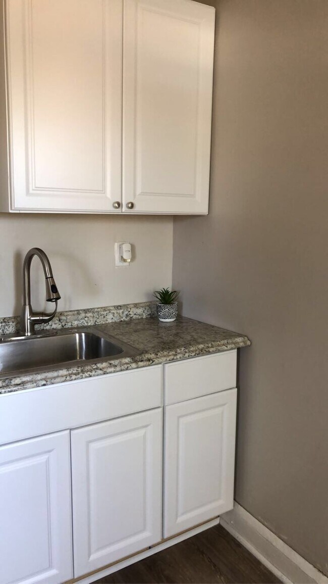 15 Washburn Ave Unit 2, Baltimore, MD 21225 Apartments in Baltimore