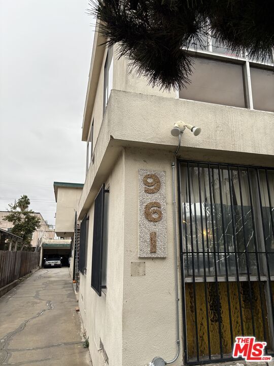 Foto del edificio - 961 S Kenmore Ave