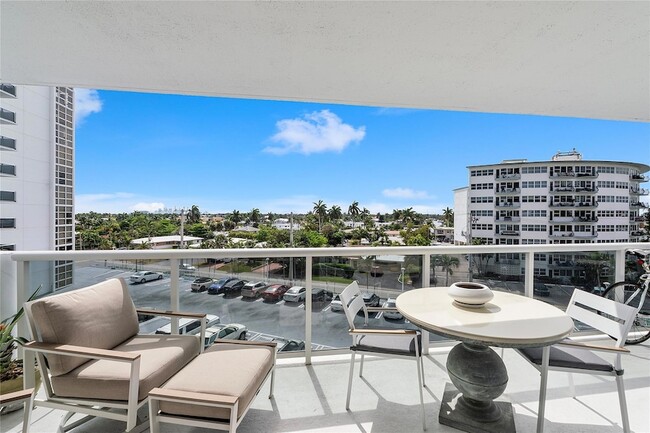 Building Photo - 2715 N Ocean Blvd