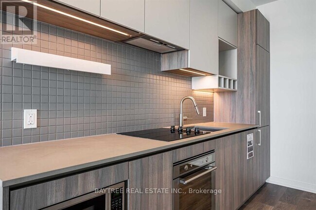 Photo du bâtiment - 950 Portage Pkwy