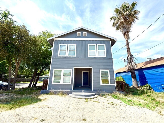 Foto del edificio - 2422 W Commerce St