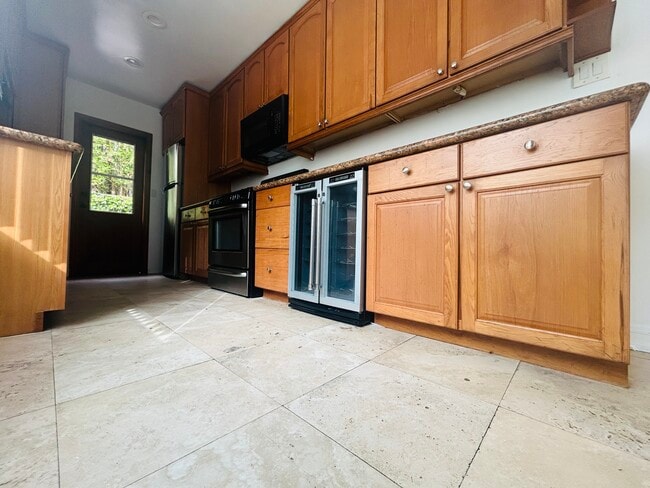 Foto del edificio - 3645 Kelton Ave