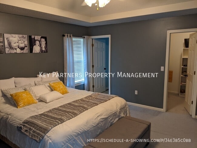 Building Photo - 949 Oak Crest Dr