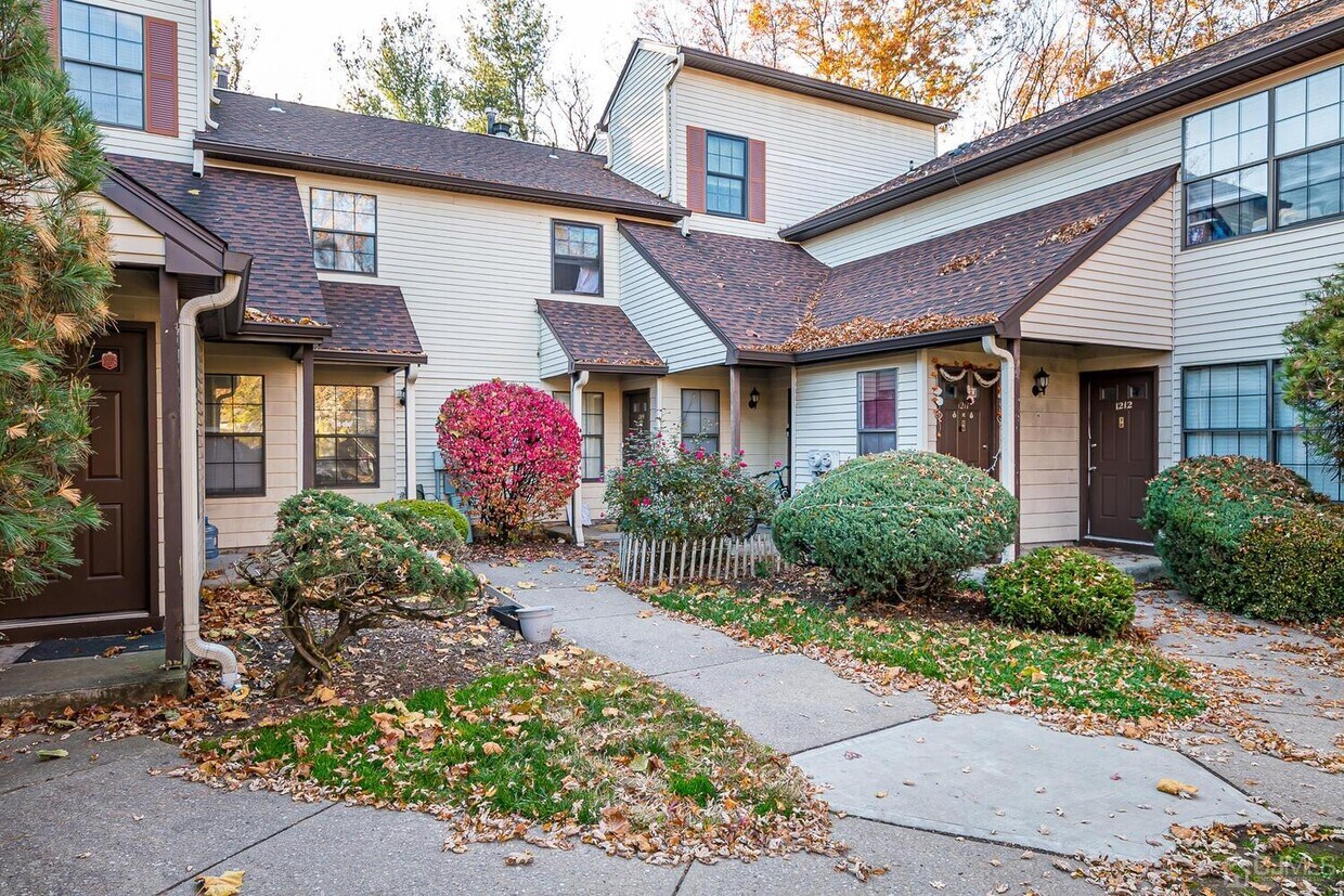 Primary Photo - 1209 Woodbridge Commons Way