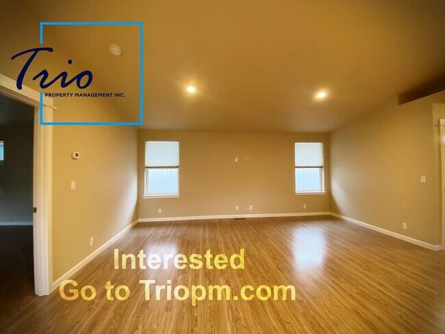 Photo - 3323 Willakenzie Rd House