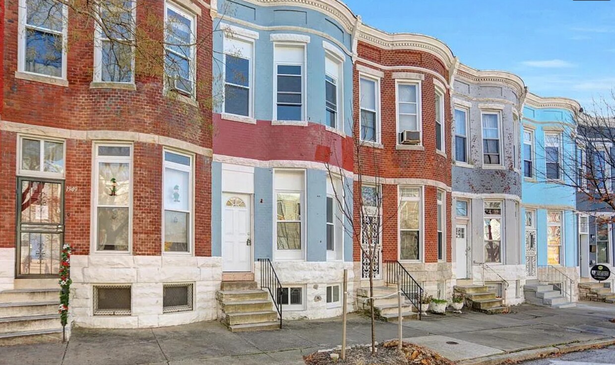 Foto principal - Beautifully Updated Townhome in Prime Location – Move-In Ready!