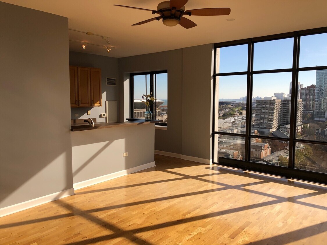 Foto principal - 1322 S Prairie Ave