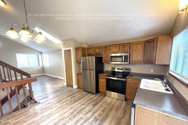 Building Photo - 575 Longfellow Ln