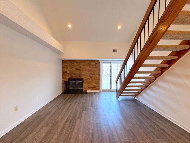 Building Photo - Stunning Top-Floor Penthouse Condo – Loaded with Luxury Upgrades!