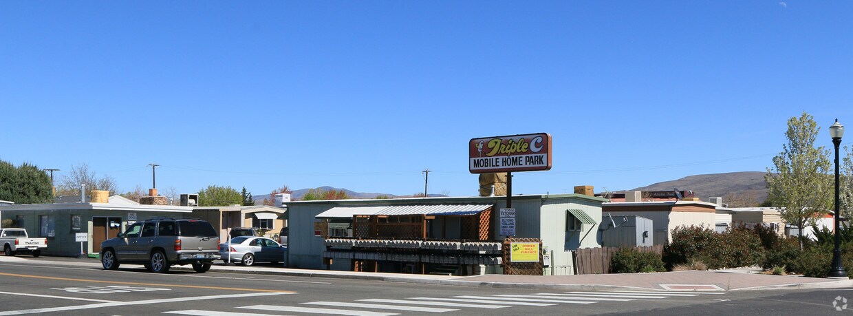 Primary Photo - 106 E Victorian Ave