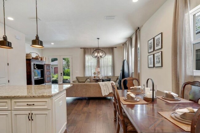 Foto del edificio - 635 N Osprey Ave