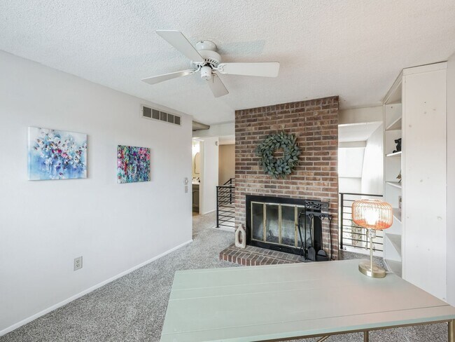 Foto del edificio - Willow Creek 4 bedroom townhome