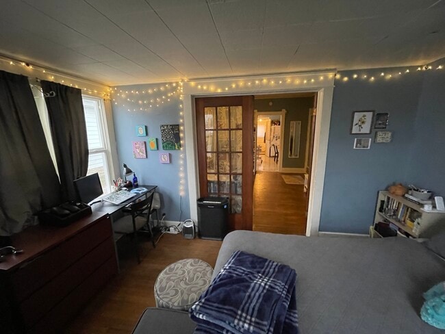 Bedroom - 619 S Walnut St