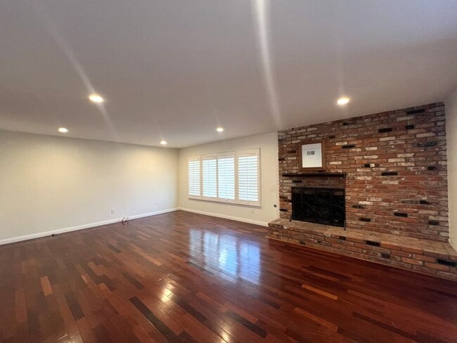 Building Photo - Charming and Spacious La Mesa Home