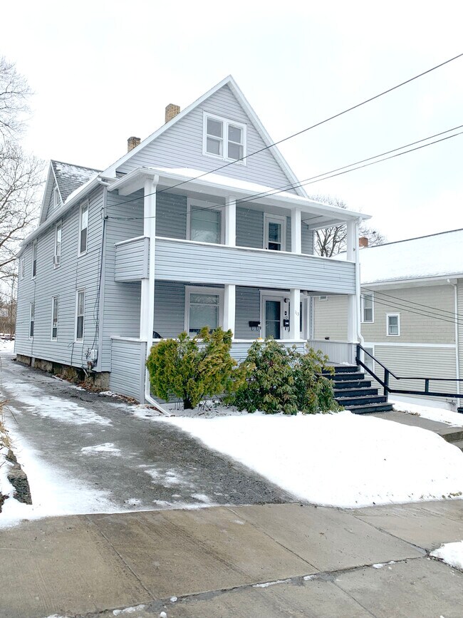 Foto del edificio - 113 Crestmont Rd