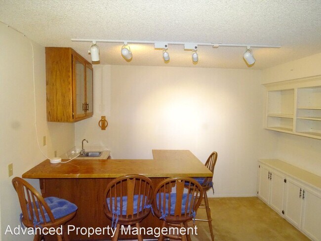 Building Photo - 3 br, 4 bath House - 18550 Glenview Ct